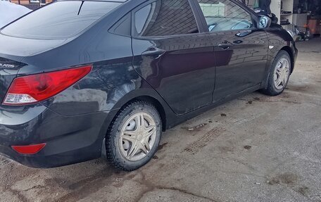 Hyundai Solaris II рестайлинг, 2011 год, 670 000 рублей, 6 фотография