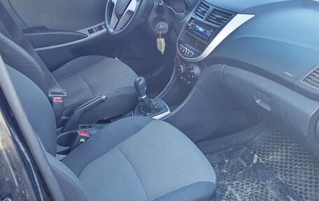 Hyundai Solaris II рестайлинг, 2011 год, 670 000 рублей, 10 фотография