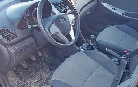 Hyundai Solaris II рестайлинг, 2011 год, 670 000 рублей, 5 фотография