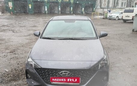 Hyundai Solaris II рестайлинг, 2021 год, 1 555 000 рублей, 2 фотография