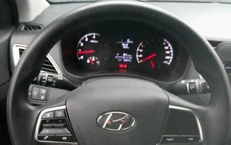 Hyundai Solaris II рестайлинг, 2021 год, 1 555 000 рублей, 23 фотография