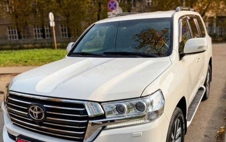 Toyota Land Cruiser 200, 2018 год, 5 700 000 рублей, 4 фотография