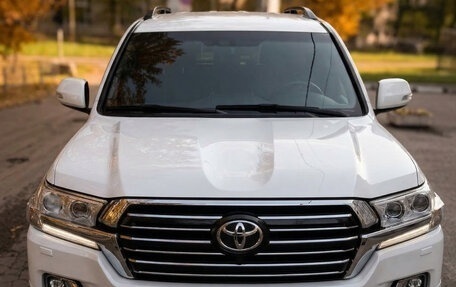 Toyota Land Cruiser 200, 2018 год, 5 700 000 рублей, 3 фотография