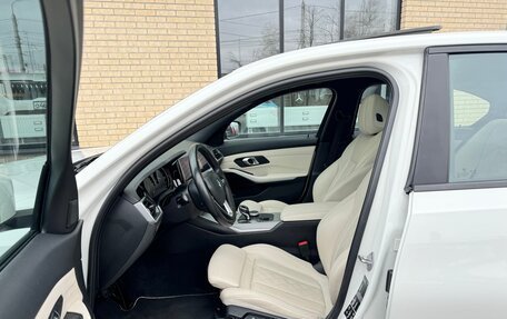 BMW 3 серия, 2019 год, 3 850 000 рублей, 14 фотография