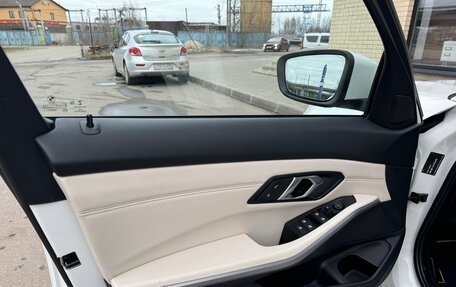 BMW 3 серия, 2019 год, 3 850 000 рублей, 15 фотография