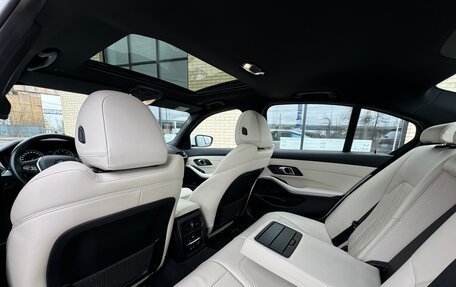 BMW 3 серия, 2019 год, 3 850 000 рублей, 21 фотография