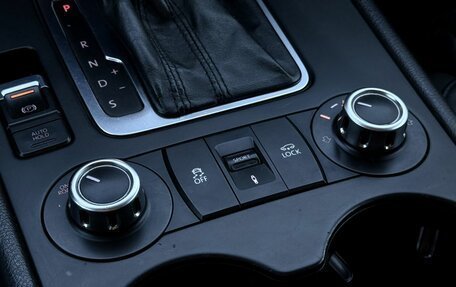 Volkswagen Touareg III, 2011 год, 1 349 000 рублей, 24 фотография