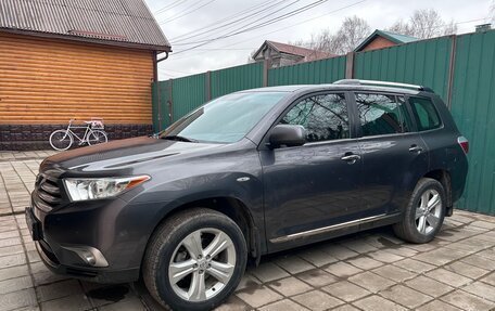 Toyota Highlander III, 2011 год, 1 745 000 рублей, 3 фотография