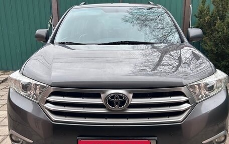 Toyota Highlander III, 2011 год, 1 745 000 рублей, 2 фотография