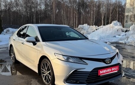 Toyota Camry, 2021 год, 3 700 000 рублей, 3 фотография