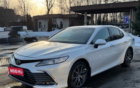 Toyota Camry, 2021 год, 3 700 000 рублей, 2 фотография