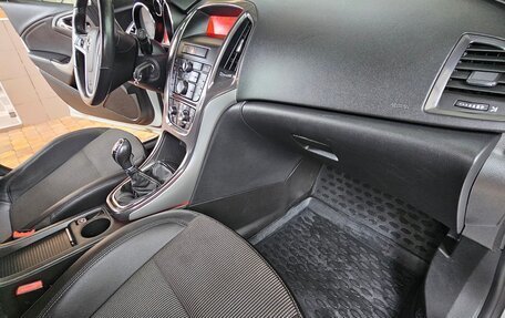 Opel Astra J, 2011 год, 800 000 рублей, 1 фотография