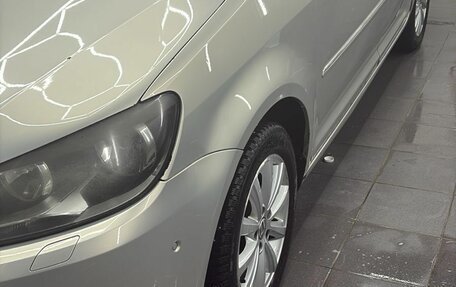 Volkswagen Touran III, 2012 год, 950 000 рублей, 1 фотография