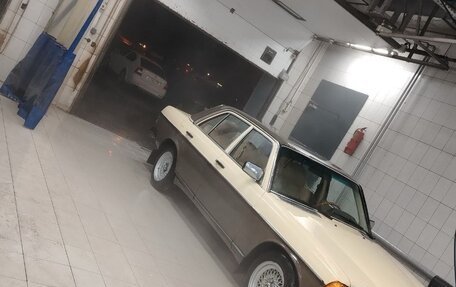 Mercedes-Benz W123, 1985 год, 390 000 рублей, 1 фотография