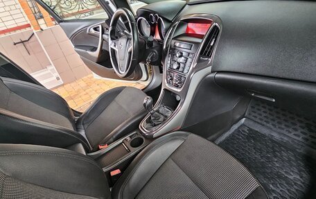 Opel Astra J, 2011 год, 800 000 рублей, 2 фотография