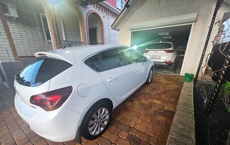 Opel Astra J, 2011 год, 800 000 рублей, 23 фотография