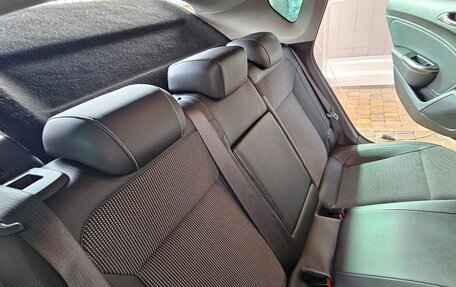 Opel Astra J, 2011 год, 800 000 рублей, 22 фотография