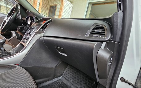 Opel Astra J, 2011 год, 800 000 рублей, 33 фотография