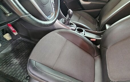 Opel Astra J, 2011 год, 800 000 рублей, 37 фотография