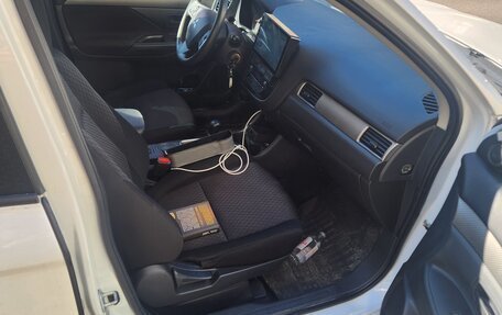 Mitsubishi Outlander III рестайлинг 3, 2014 год, 1 450 000 рублей, 9 фотография