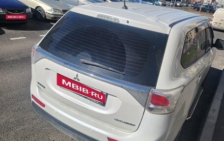 Mitsubishi Outlander III рестайлинг 3, 2014 год, 1 450 000 рублей, 2 фотография