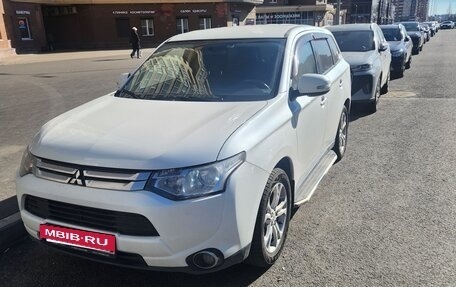 Mitsubishi Outlander III рестайлинг 3, 2014 год, 1 450 000 рублей, 10 фотография