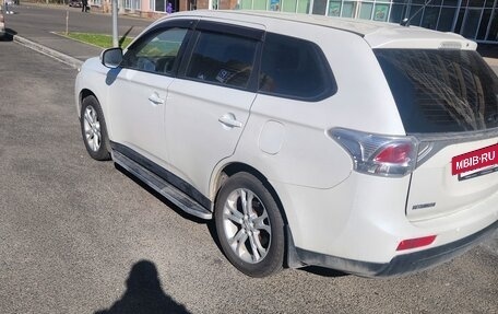 Mitsubishi Outlander III рестайлинг 3, 2014 год, 1 450 000 рублей, 3 фотография