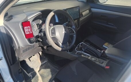 Mitsubishi Outlander III рестайлинг 3, 2014 год, 1 450 000 рублей, 4 фотография