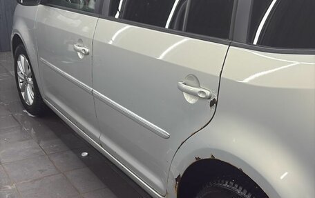 Volkswagen Touran III, 2012 год, 950 000 рублей, 4 фотография