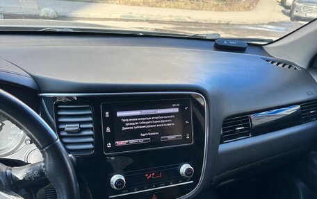 Mitsubishi Outlander III рестайлинг 3, 2021 год, 2 050 000 рублей, 3 фотография