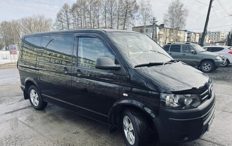 Volkswagen Caravelle T5, 2014 год, 2 600 000 рублей, 2 фотография