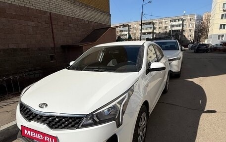 KIA Rio IV, 2021 год, 1 900 000 рублей, 1 фотография