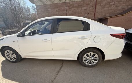 KIA Rio IV, 2021 год, 1 900 000 рублей, 3 фотография