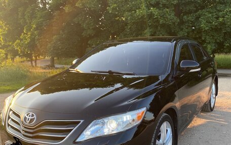 Toyota Camry, 2010 год, 900 000 рублей, 1 фотография