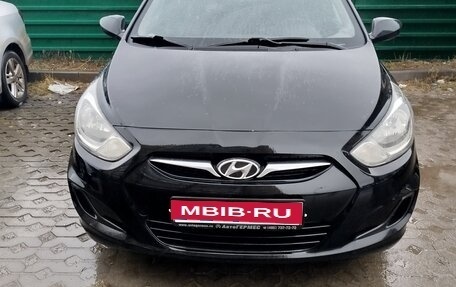 Hyundai Solaris II рестайлинг, 2014 год, 800 000 рублей, 1 фотография