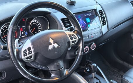 Mitsubishi Outlander III рестайлинг 3, 2011 год, 1 100 000 рублей, 14 фотография