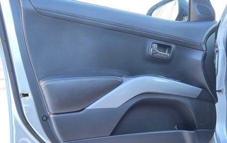 Mitsubishi Outlander III рестайлинг 3, 2011 год, 1 100 000 рублей, 17 фотография