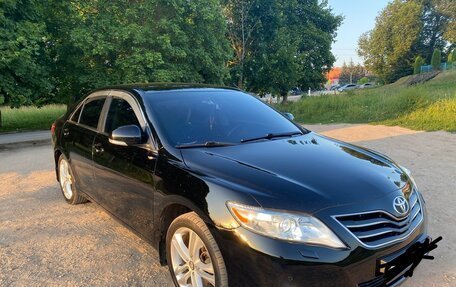 Toyota Camry, 2010 год, 900 000 рублей, 2 фотография
