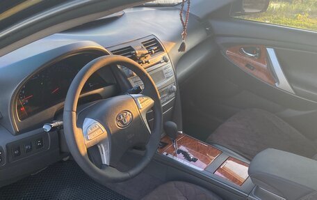 Toyota Camry, 2010 год, 900 000 рублей, 8 фотография