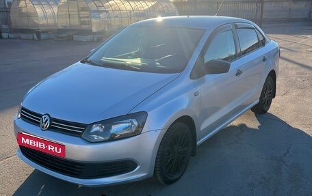 Volkswagen Polo VI (EU Market), 2012 год, 700 000 рублей, 2 фотография
