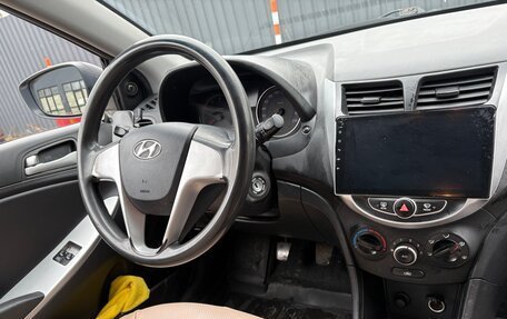 Hyundai Solaris II рестайлинг, 2013 год, 650 000 рублей, 5 фотография