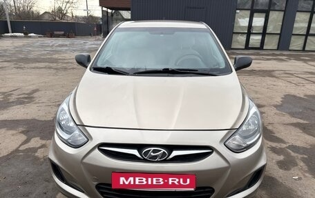 Hyundai Solaris II рестайлинг, 2013 год, 650 000 рублей, 2 фотография