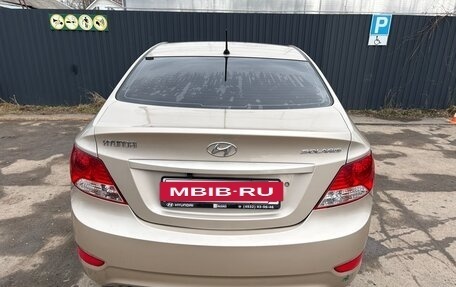 Hyundai Solaris II рестайлинг, 2013 год, 650 000 рублей, 3 фотография