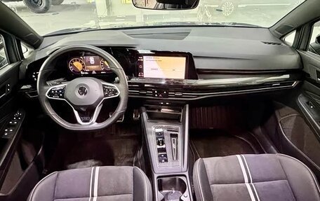 Volkswagen Golf VIII, 2022 год, 2 100 000 рублей, 10 фотография