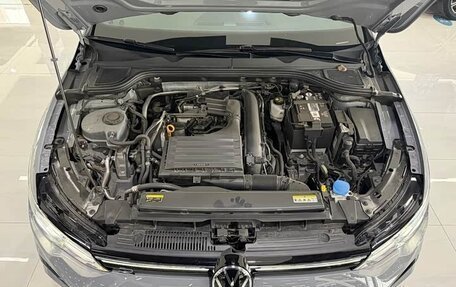 Volkswagen Golf VIII, 2022 год, 2 100 000 рублей, 15 фотография