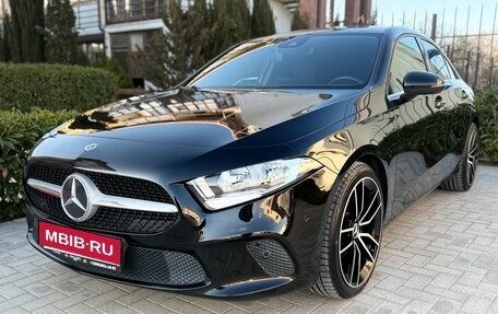 Mercedes-Benz A-Класс, 2020 год, 2 700 000 рублей, 1 фотография