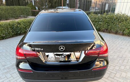 Mercedes-Benz A-Класс, 2020 год, 2 700 000 рублей, 10 фотография