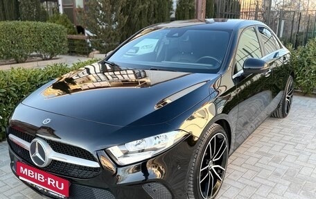 Mercedes-Benz A-Класс, 2020 год, 2 700 000 рублей, 2 фотография