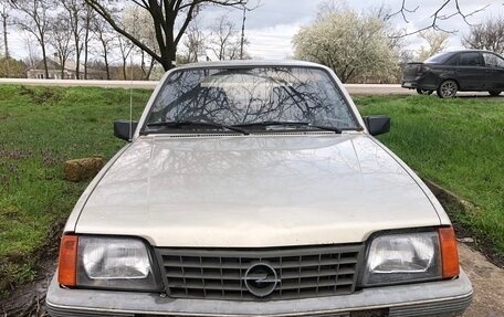 Opel Ascona C, 1986 год, 145 000 рублей, 1 фотография