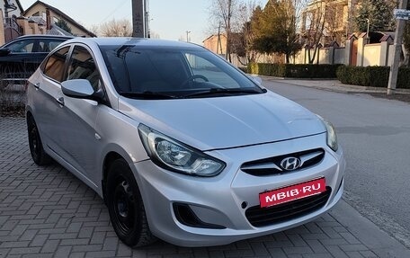 Hyundai Solaris II рестайлинг, 2012 год, 570 000 рублей, 2 фотография